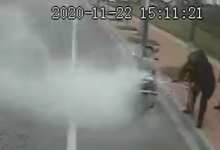 龍口馬路上摩托車起火，多虧了這位大哥~——龍口網