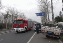 現場！龍口牟黃路車禍：車頭嚴重變形，一人被困，情況危急…——龍口網