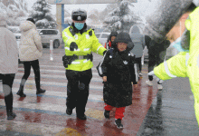 龍口開學(xué)第一天!“神獸”歸巢,交警冒雪護(hù)學(xué)保平安!——龍口網(wǎng)